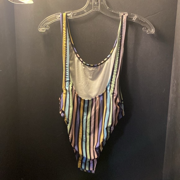 Retro style swimsuit. NWT - Picture 3 of 8